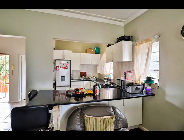 2 BEDROOM APARTMENT FOR SALE IN GQEBERHA CENTRAL